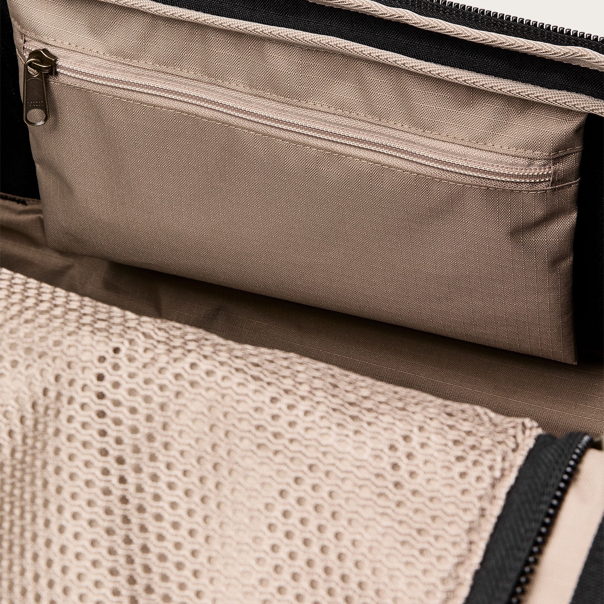 ALL-WEATHER 40L DUFFLE BAG - Image 10